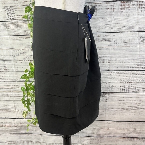 Larry Levine Skirt size 4 Classic Black Straight Kneed Layers Career Washable - Picture 6 of 9